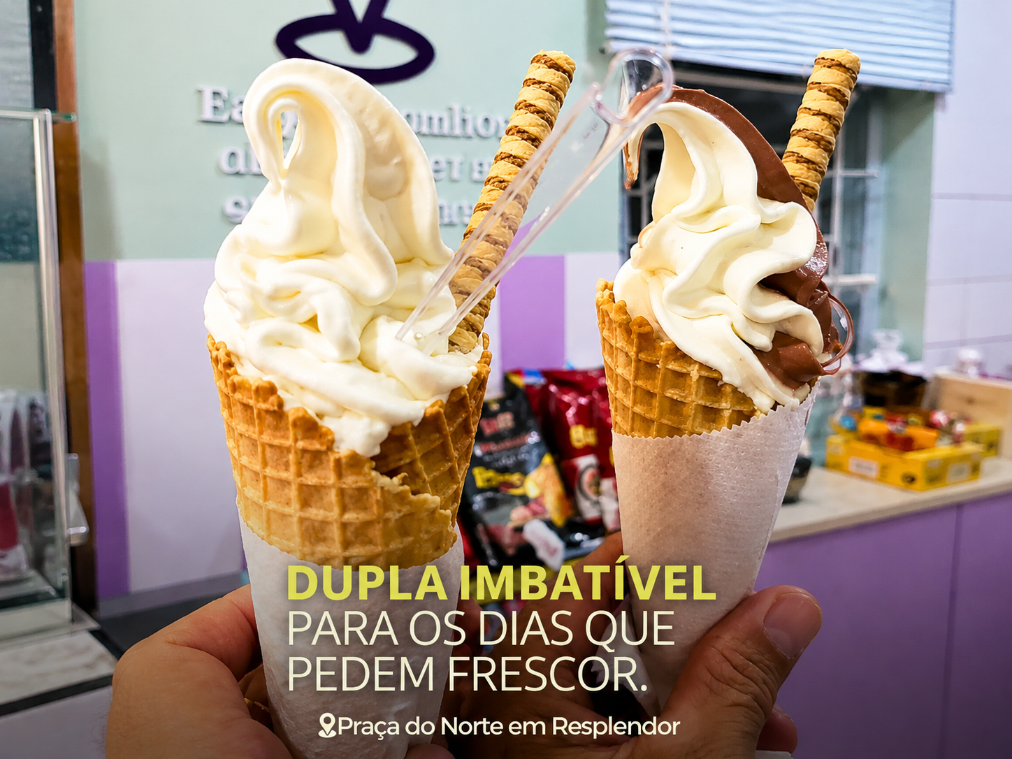 Açaí e casquinha sendo saboreados na sorveteria